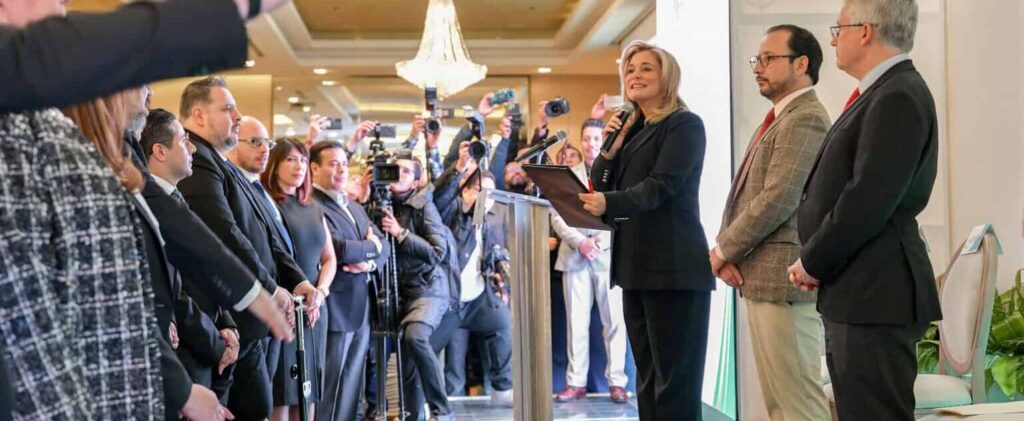 Maru Campos ofrece al gremio empresarial seguir trabajando juntos ante los retos binacionales