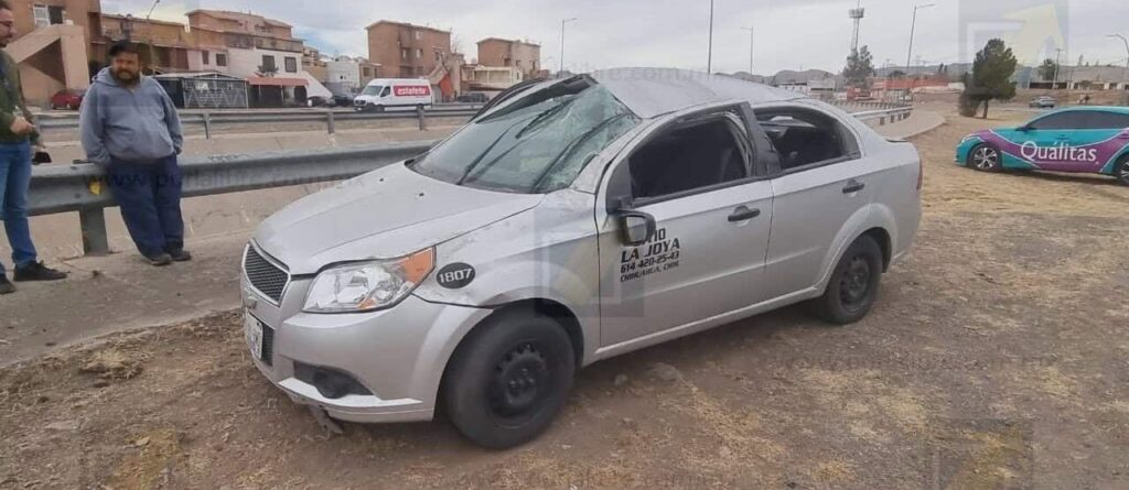 Taxista vuelca al quedar dormido al volante cuando trasladaba un pasajero