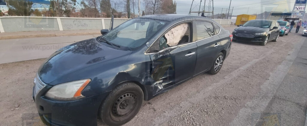 Accidente entre patrulla y vehículo particular en avenida Los Arcos deja daños materiales