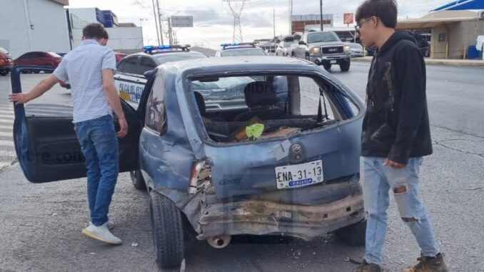 Se registra choque de 3 vehículos en Circuito Universitario