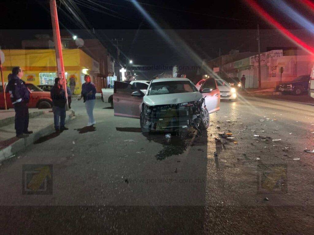 Choque en la colonia Campesina deja cuatro lesionados