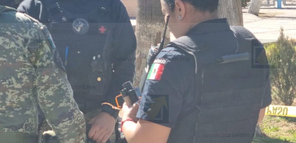 Pólvora quemada y cilindros plásticos con cables el paquete reportado en el Parque Lerdo