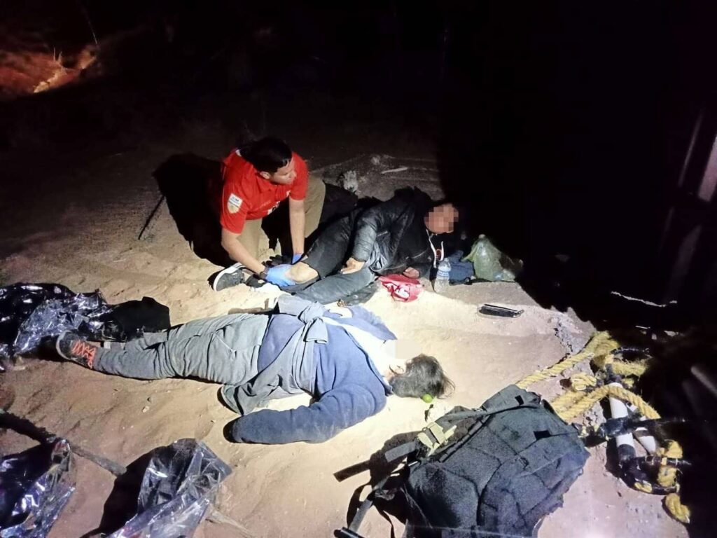 Dos mujeres resultan lesionadas al caer del muro fronterizo en intento de cruce