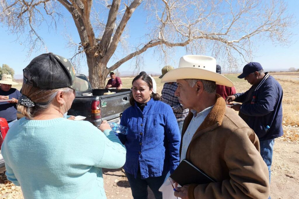 Refrenda Arturo Zubia su compromiso con el campo en Julimes