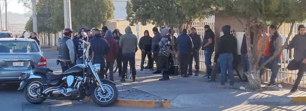 Inconformes aseguran que continúan despidos y protestas en planta maquiladora