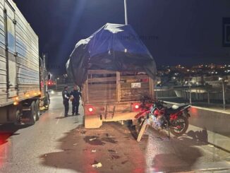 Motociclista choca contra camioneta en Periférico de la Juventud y Canal