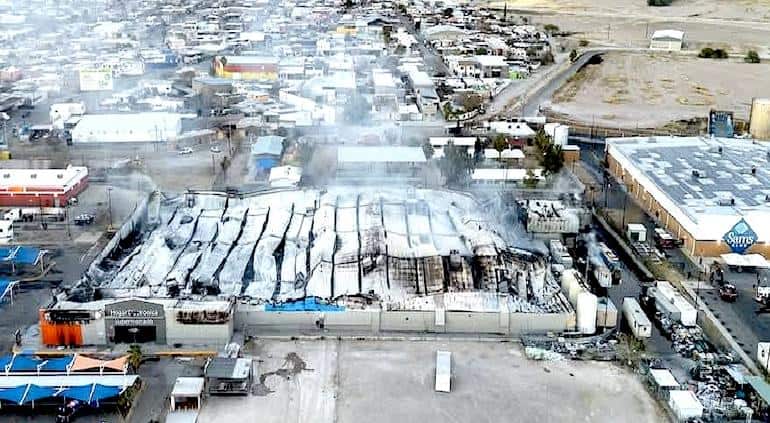 Así quedo el Walmart en Delicias; investigan causas del siniestro