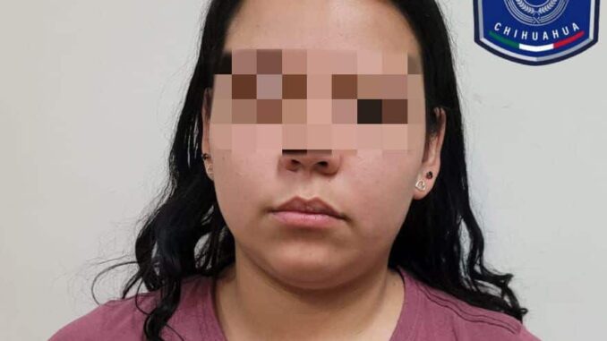 Detenida en flagrancia por robo a establecimiento comercial en Parral