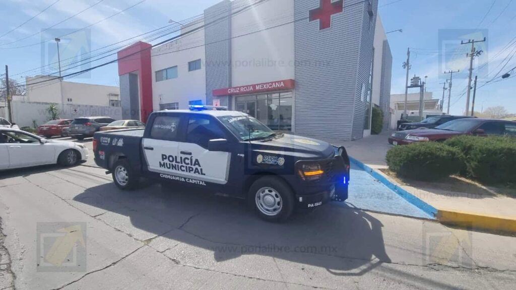 Llega baleado a Cruz Roja del canal; amigos lo abandonan