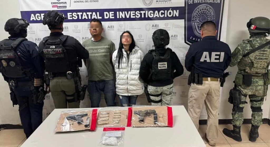 Capturan en cateo a pareja integrantes de «La Línea»; aseguran armas, droga y vehículos