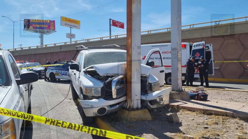 Elemento de Transportes y paramédicos de Cruz Roja salvan la vida a conductor que sufre un infarto y choca