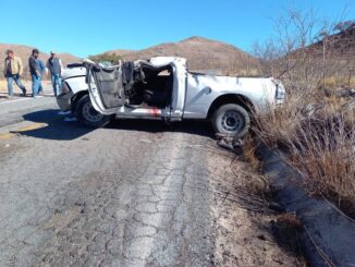 Controlan fuga de gas tras volcadura en la salida a Ricardo Flores Magón; un lesionado