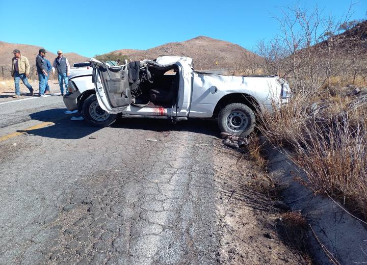 Controlan fuga de gas tras volcadura en la salida a Ricardo Flores Magón; un lesionado