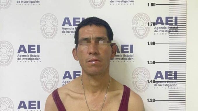 Detienen a hombre en posesión de droga e intoxicándose en la vía pública
