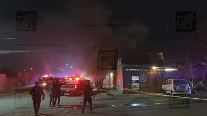 Incendio consume vivienda en Colonia Santa Rosa
