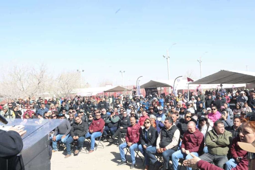 Entregan vales para engomado ecológico a vecinos de Anapra