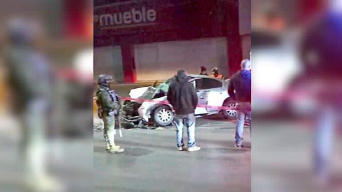 Conductor pierde la vida tras chocar contra muro de contención en avenida Fuentes Mares