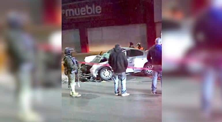 Conductor pierde la vida tras chocar contra muro de contención en avenida Fuentes Mares