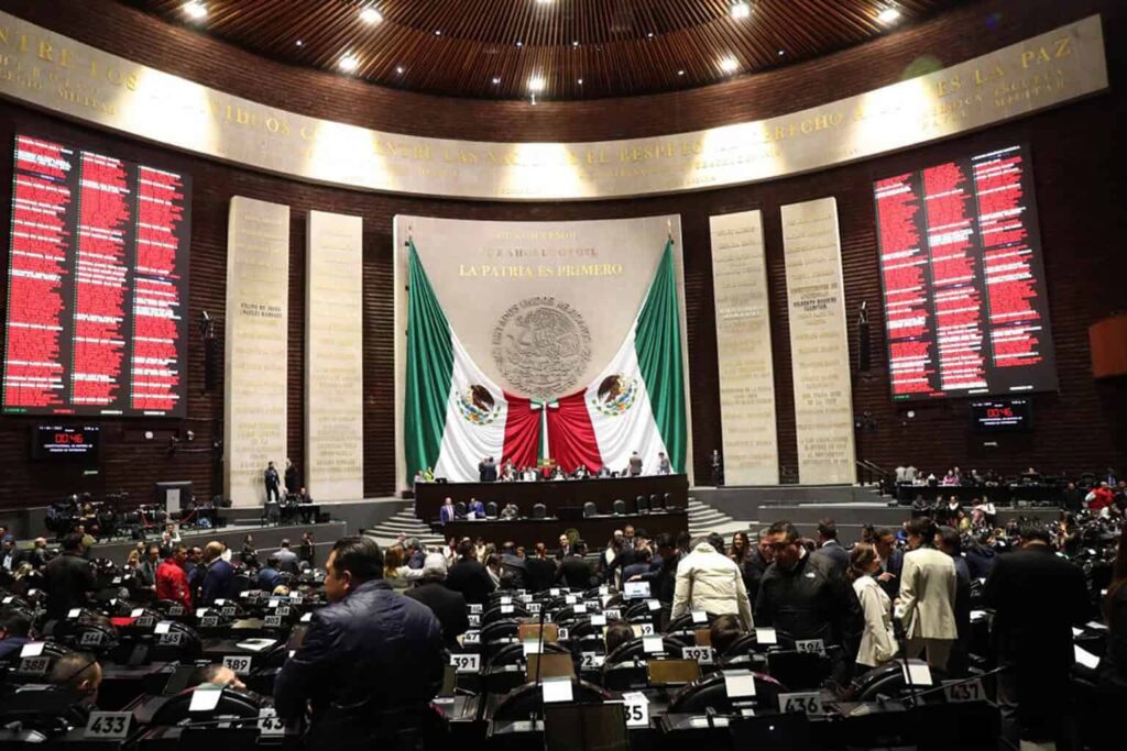 Diputados aprueban en comisiones reformas contra nepotismo y reelección