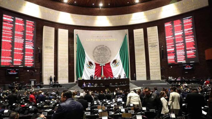 Diputados aprueban en comisiones reformas contra nepotismo y reelección