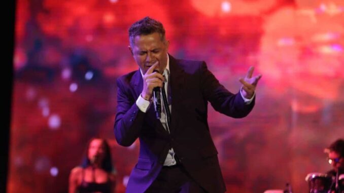 Alejandro Sanz emociona al público en el Carnaval Mazatlán 2025