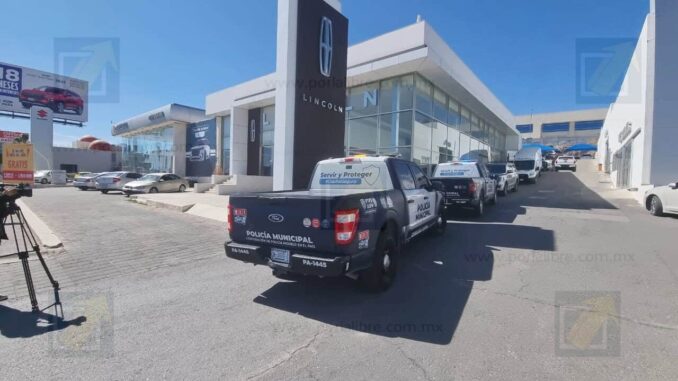 Lavacoches resulta herido tras pelea en agencia automotriz