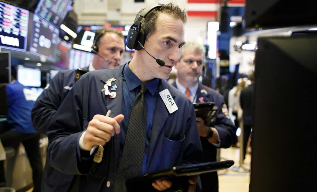 Wall Street cierra con notables caídas al confirmar Trump los aranceles a Canadá y México