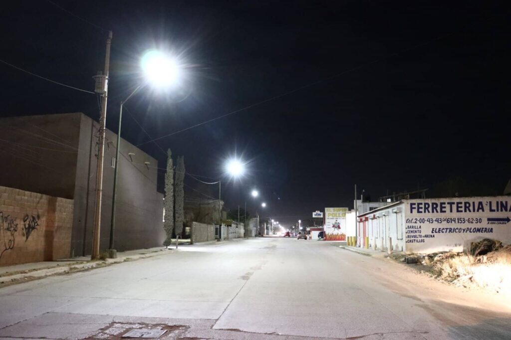 Termina Municipio instalación de nuevas lámparas LED en Jardines del Sol