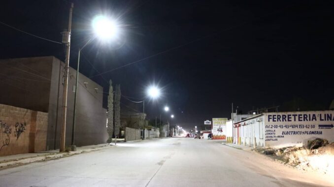 Termina Municipio instalación de nuevas lámparas LED en Jardines del Sol