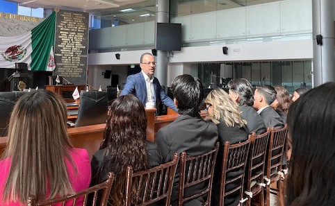 Jorge Soto llama a los jóvenes a prepararse y no caer en la corrupción