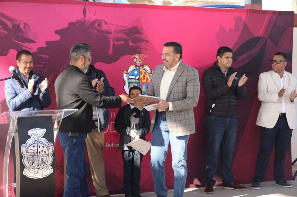 Entrega alcalde obras de rehabilitación de primaria Juan Álvarez