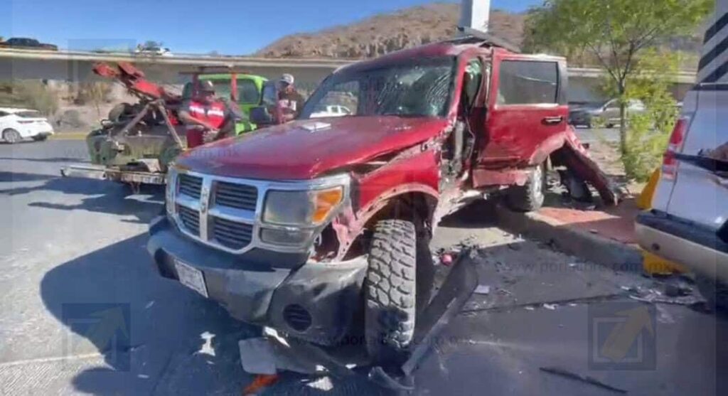 Choque en Vialidad Sacramento y Teófilo Borunda deja a una mujer lesionada