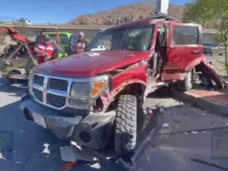 Choque en Vialidad Sacramento y Teófilo Borunda deja a una mujer lesionada