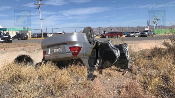 Incidente en la Calzada del Colegio de Bachilleres 21: Volcadura sin lesionados