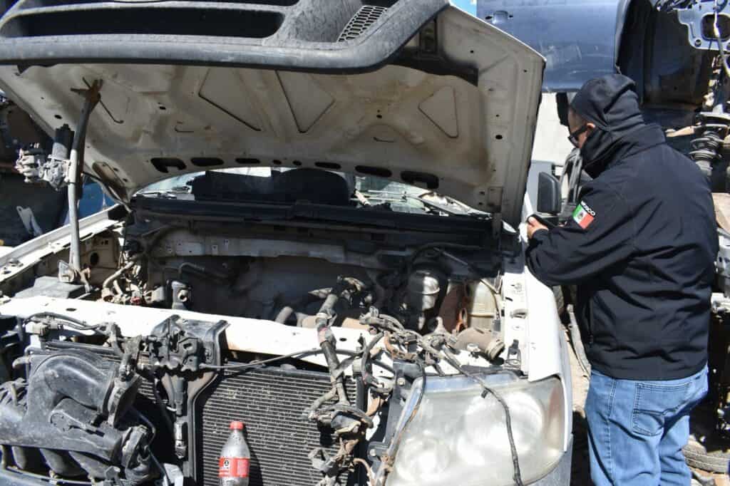 Realiza FGE operativo en yonkes en búsqueda de vehículos con reporte de robo en Cd. Juárez