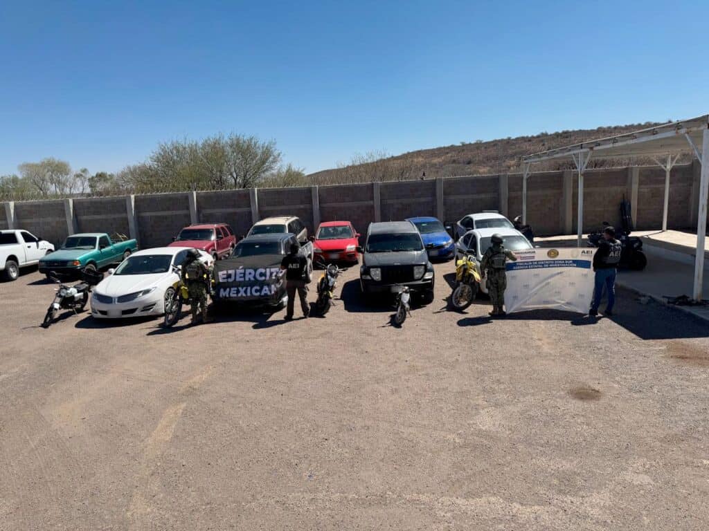 Aseguran AEI y SEDENA 10 vehículos y cinco motocicletas en la ciudad de Parral