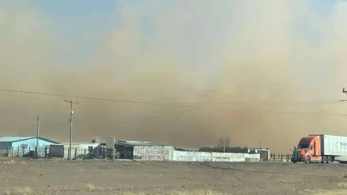 Restablecen autoridades circulación en carreteras tras cierre por tolvaneras