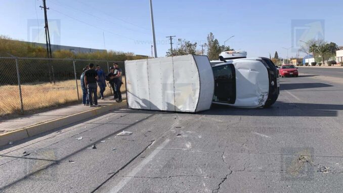 Volcadura y choque en avenida de las Industrias deja un lesionado