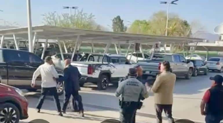 Agreden a Javier Corral, ahora en el aeropuerto de Chihuahua