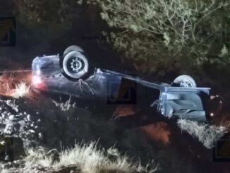 Conductor cae a barranco en el Periférico de la Juventud