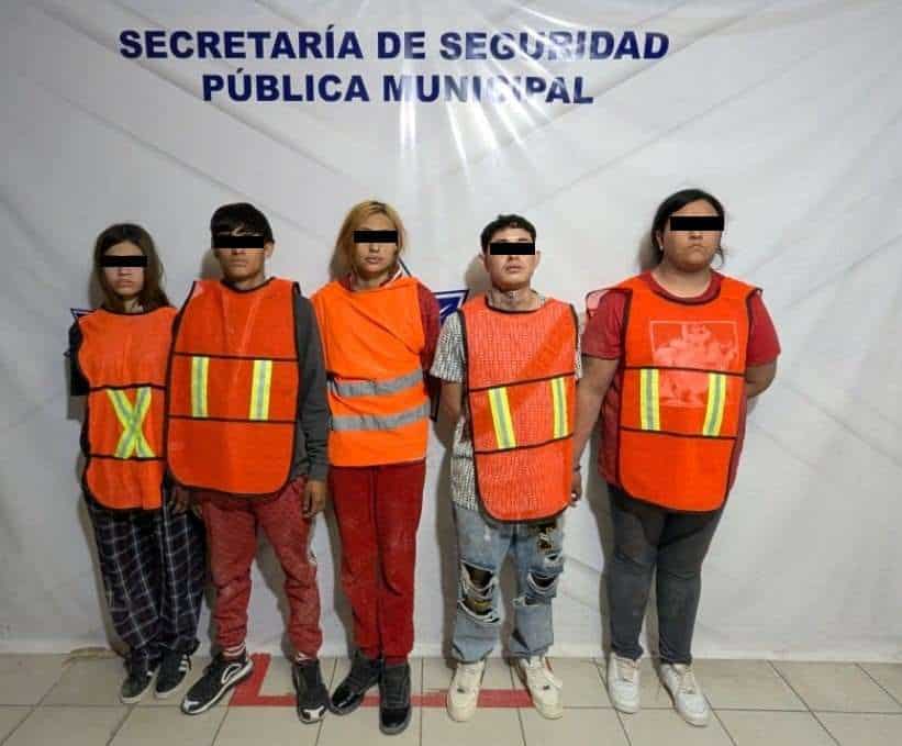 Rescatan a 3 migrantes; detienen a 7 traficantes de personas, armas y droga