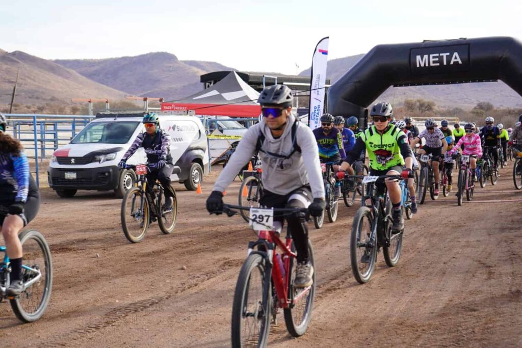 Participan cerca de 500 ciclistas en Novena Carrera del Peñón del Águila