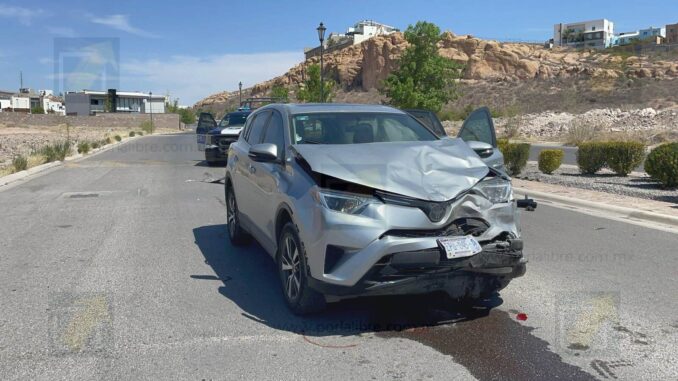 Aparatoso choque en Hacienda Los Morales deja un herido y cuantiosos daños