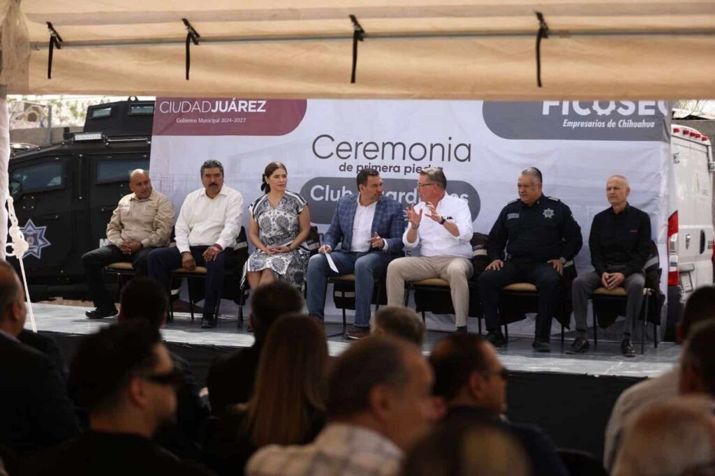 Colocan primera piedra del Parque de Policías Club Guardianes Juárez