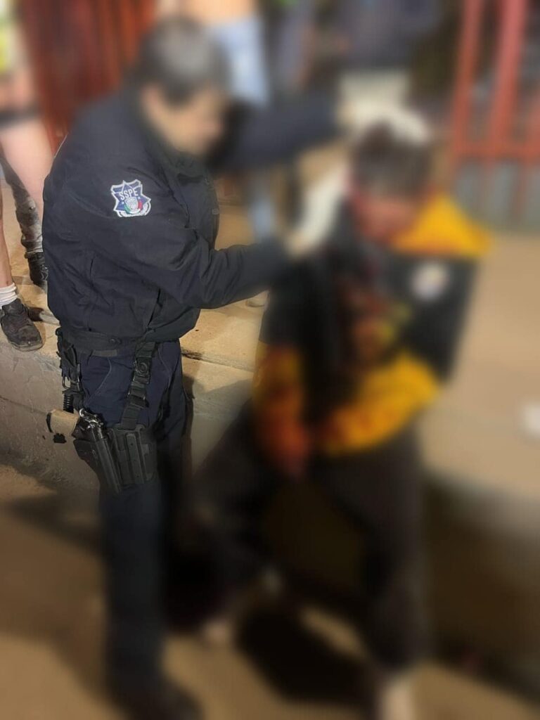 Joven es agredido con machetes y piedras en la colonia Morelos