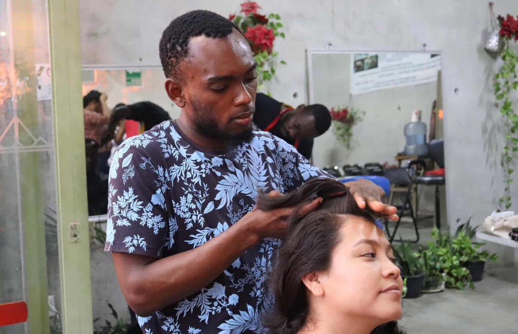 Migrantes dejan la meta de ir a EE.UU. y se incorporan a la informalidad laboral en México