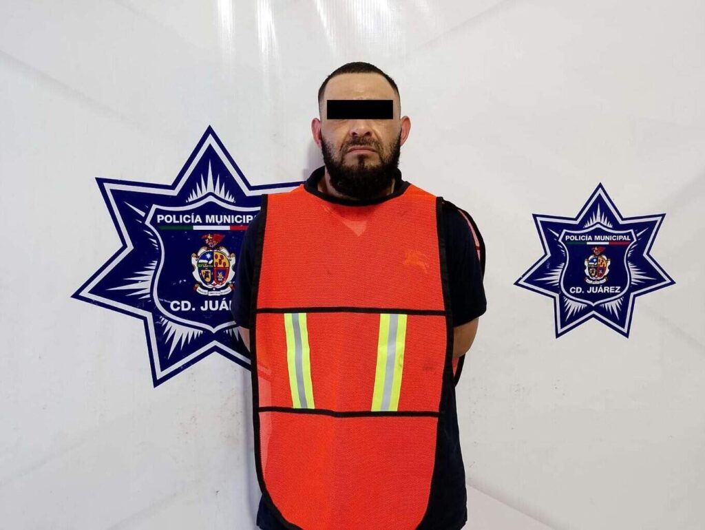 Lo detienen con orden de aprehensión vigente, traía una arma de fuego