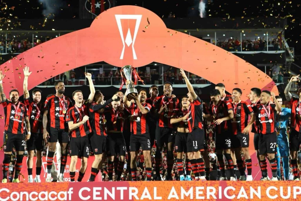 Alajuelense condena apoyo del presidente de Concacaf al León tras exclusión del Mundial de clubes