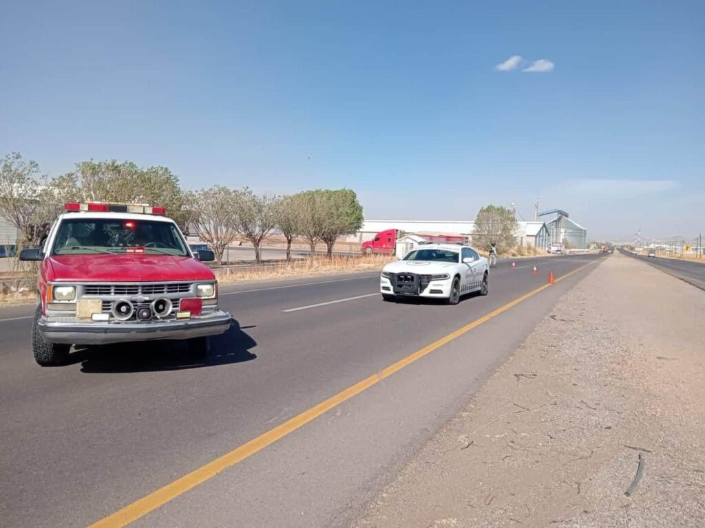 Cierran dos tramos carreteros por tolvaneras y caída de señalamiento