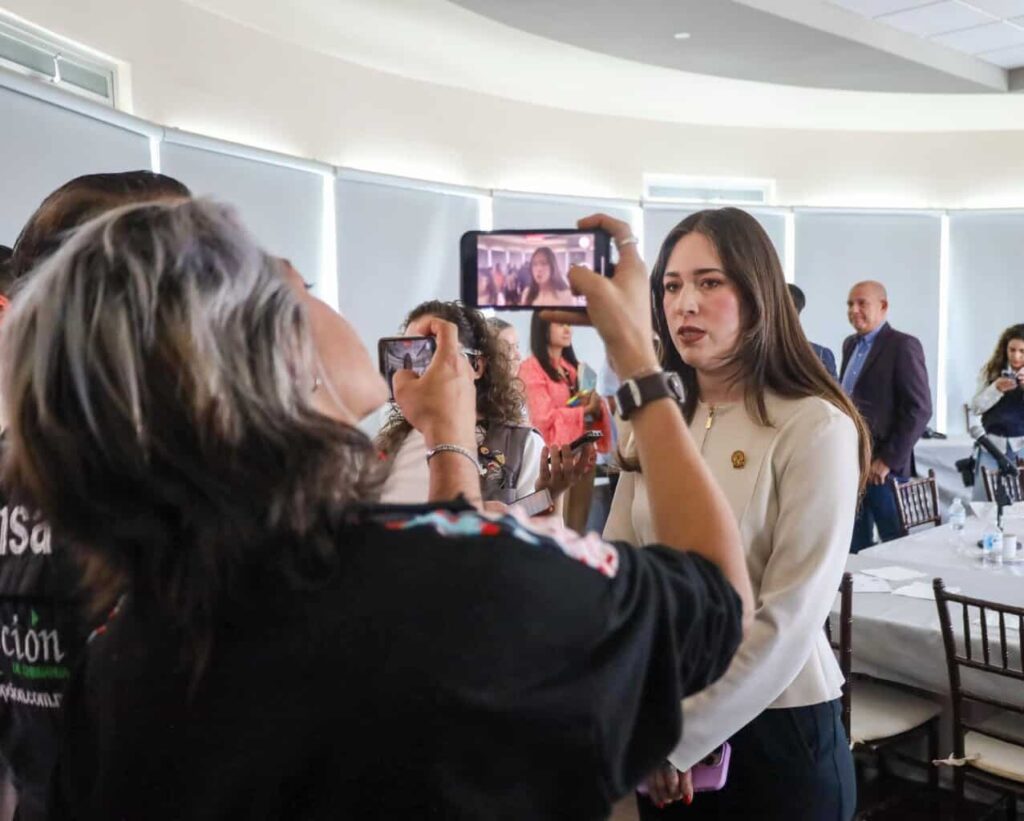 Denunció Alma Portillo bacterias en agua en Parral; Junta de Agua reacciona y promete potabilizadora